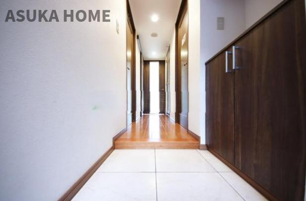 インペリアル横浜パークサイドの玄関