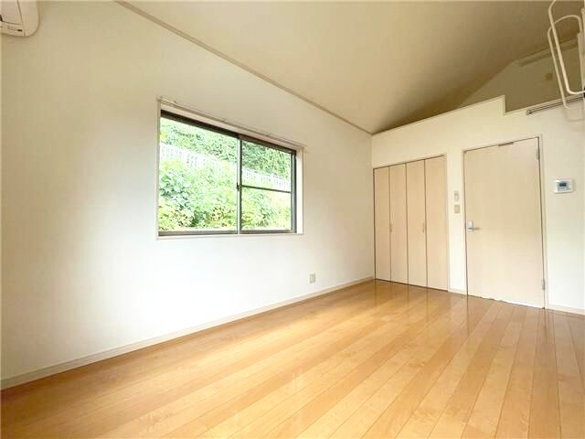 Ｆｌｏｒａ　Ｉｓｏｇｏの居間・リビング