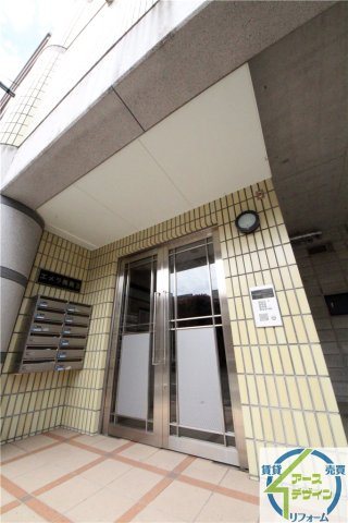 エメラ美苑IIのエントランス