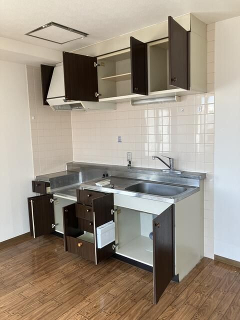 黒田救命堂ビルのキッチン