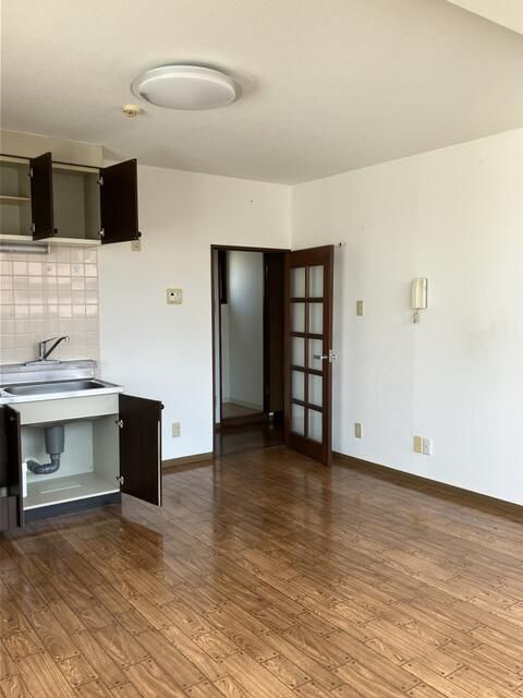 黒田救命堂ビルの居間・リビング