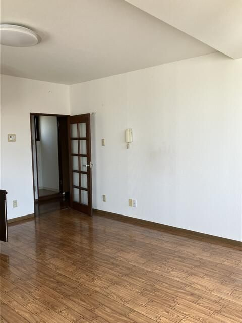 黒田救命堂ビルの居間・リビング