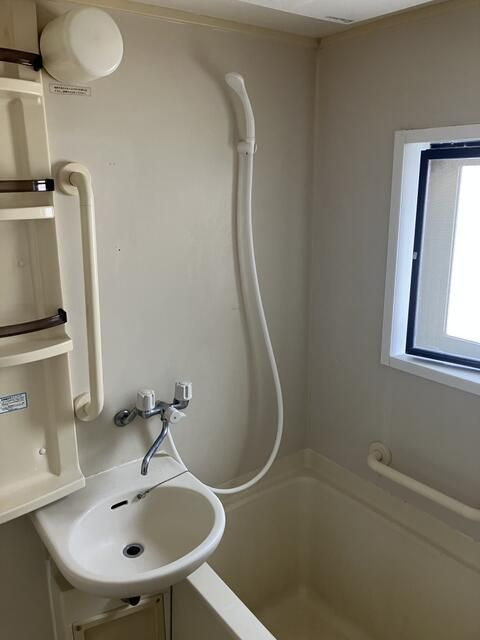 黒田救命堂ビルの浴室