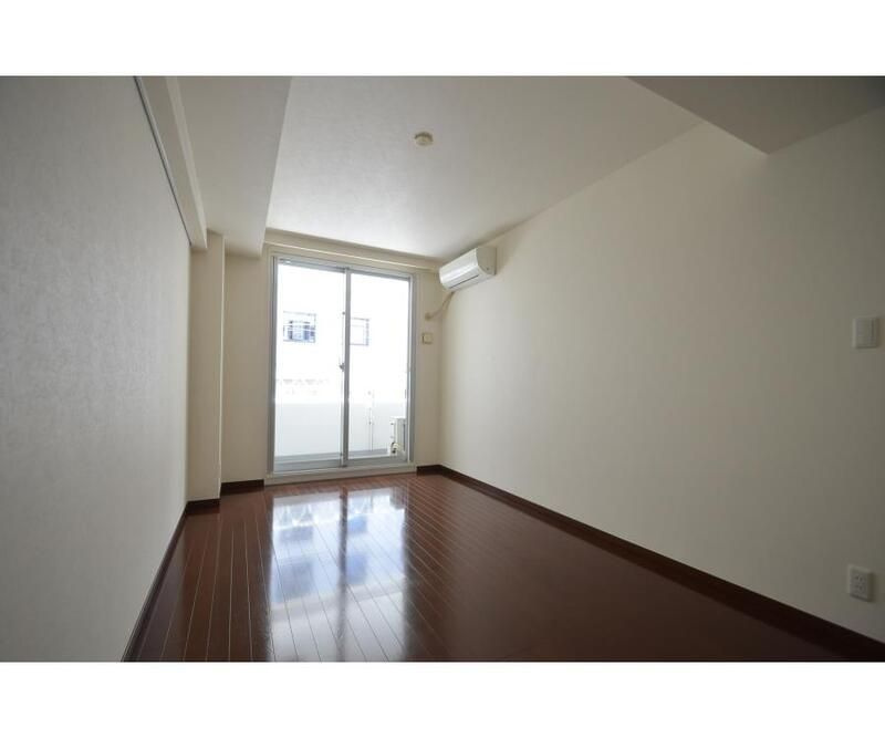 グランブリエ横濱山下公園３０２の居間・リビング