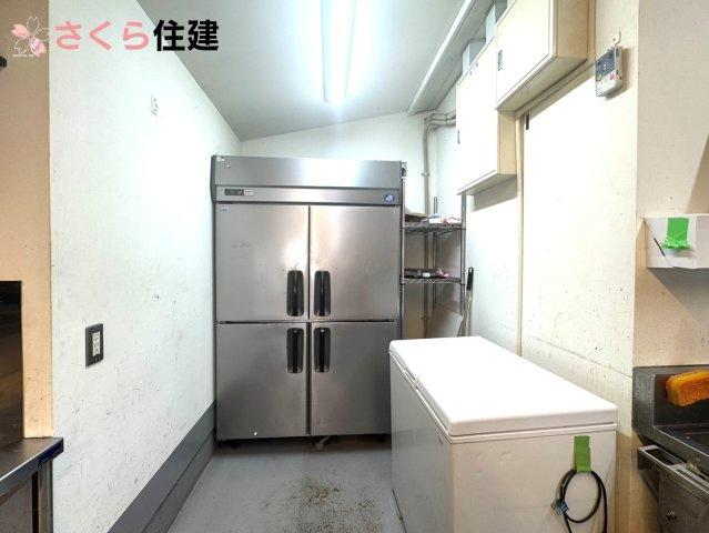 益子町店舗戸建のキッチン|冷蔵庫