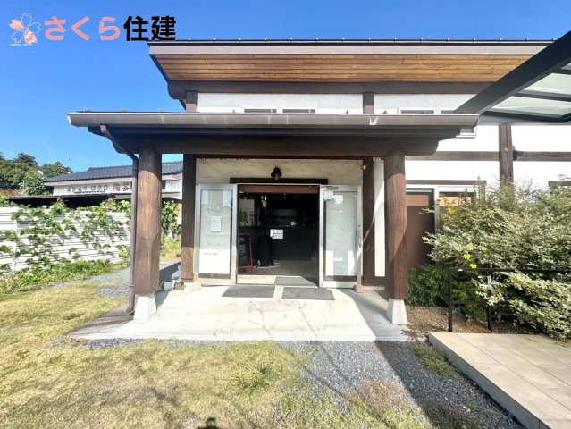 益子町店舗戸建のエントランス|エントランスに屋根もあります