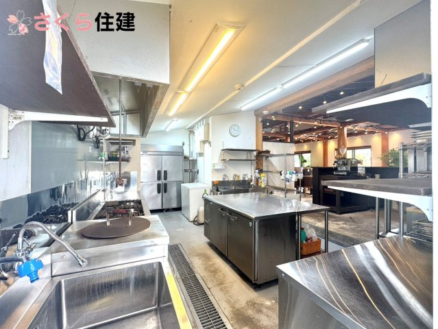 益子町店舗戸建のキッチン|なん釜もあります
