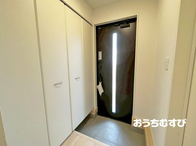 守山区吉根第2（全3棟）の玄関