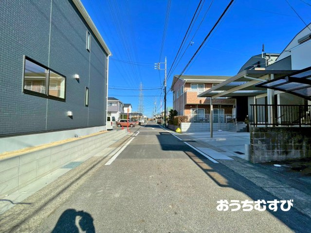 守山区吉根第2（全3棟）の前面道路含む現地写真