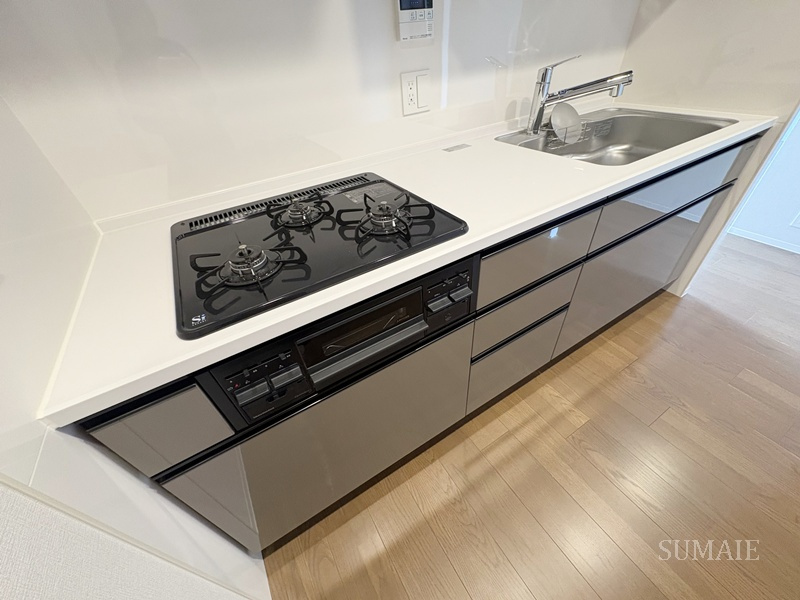 ロイヤルパークス赤羽ノースのキッチン|３口コンログリル付きキッチンです☆