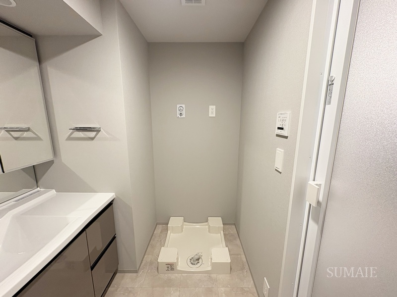 ロイヤルパークス赤羽ノースのその他|室内洗濯機置き場です☆