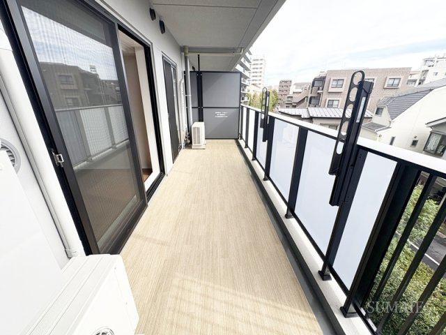 ロイヤルパークス赤羽ノースのバルコニー|暖かな日差しのふりそそぐバルコニー☆