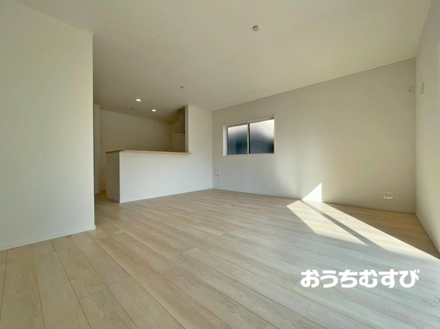 守山区吉根第2（全3棟）の居間・リビング