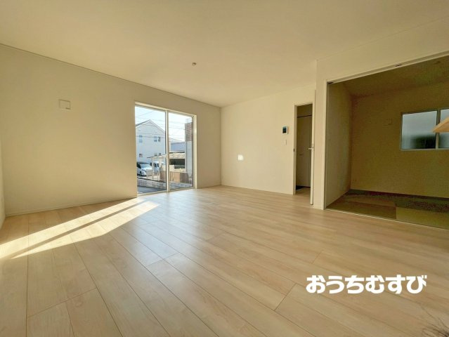 守山区吉根第2（全3棟）の居間・リビング