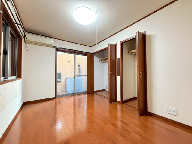 【洋室】 | 駅徒歩10分♪車２台3LDK＋S＋ロフト、ウッドデッキ