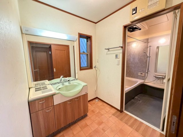 【独立洗面台】 | 駅徒歩10分♪車２台3LDK＋S＋ロフト、ウッドデッキ