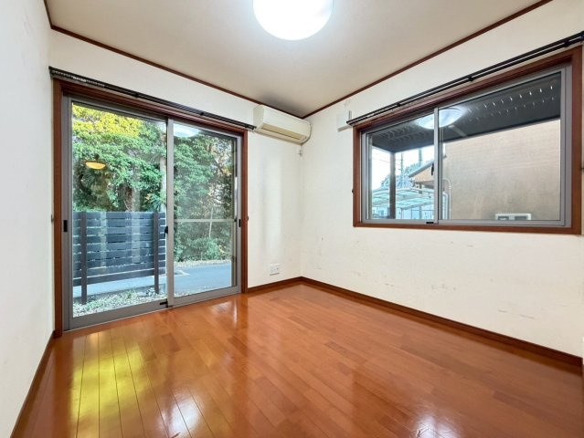 【洋室】 | 駅徒歩10分♪車２台3LDK＋S＋ロフト、ウッドデッキ