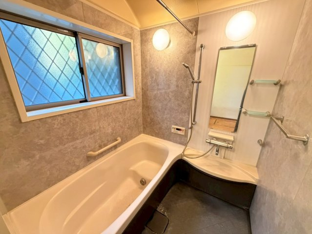 【浴室】 | 駅徒歩10分♪車２台3LDK＋S＋ロフト、ウッドデッキ