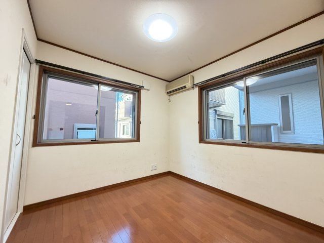 【洋室】 | 駅徒歩10分♪車２台3LDK＋S＋ロフト、ウッドデッキ