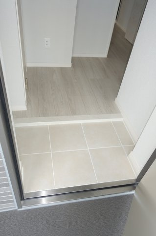 コンフォリア西尾久の玄関