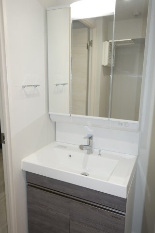 コンフォリア西尾久の独立洗面台