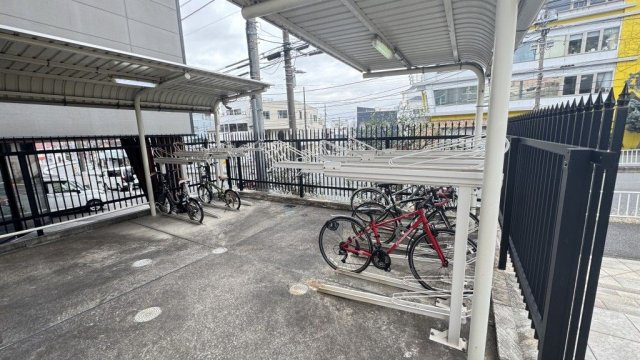 ガーデニアフラッツの駐車場