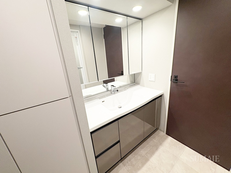 ロイヤルパークス赤羽ノースの洗面所|広々した洗面所です☆