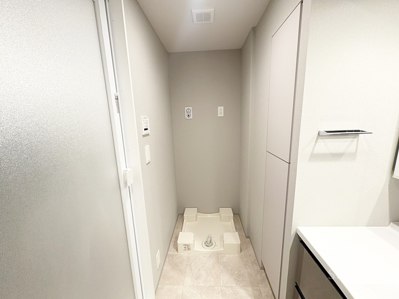 ロイヤルパークス赤羽ノースの設備|室内洗濯機置き場です☆