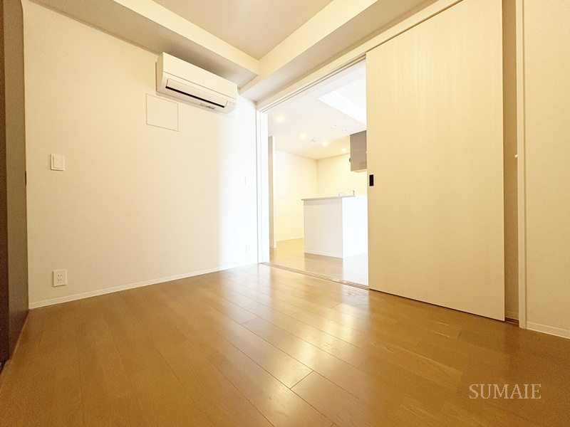 ロイヤルパークス赤羽ノースの洋室|落ち着いた色調の洋室です☆