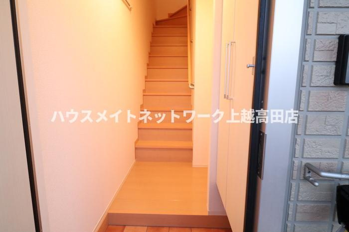 メゾン・レスポワールの玄関|玄関（参考同型202号室室内写真）