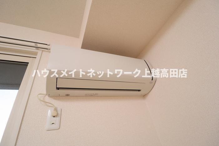 メゾン・レスポワールの設備|エアコン（参考同型202号室室内写真）