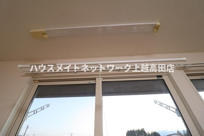 メゾン・レスポワールのその他|室内物干し受け（参考同型202号室室内写真）