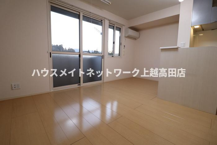 メゾン・レスポワールの居間・リビング|ＬＤＫ（参考同型202号室室内写真）