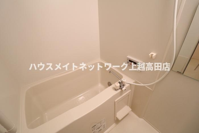 メゾン・レスポワールの浴室|追焚機能付（参考同型202号室室内写真）