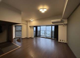 【居間・リビング】 | セザール琵琶湖大橋 | 約20帖のリビングです。