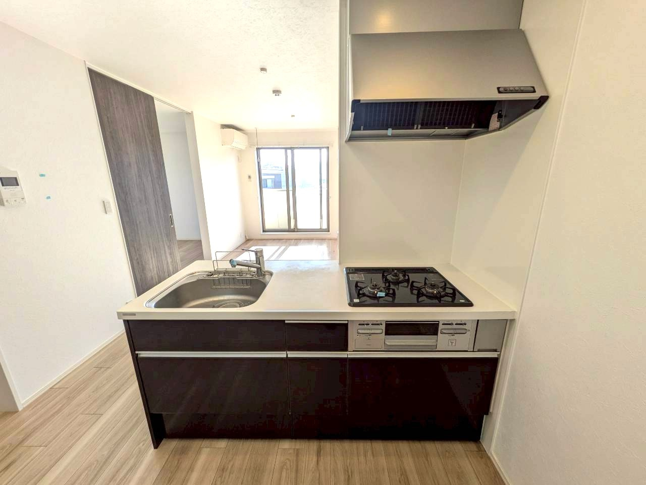 さいたま市浦和区岸町３丁目の賃貸マンションのエントランス