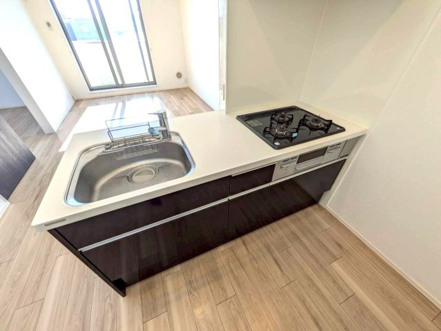 さいたま市浦和区岸町３丁目の賃貸マンションのキッチン|3口ガスコンロ、グリル付きカウンターキッチン☆