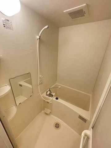 ジャスティス駅東の浴室