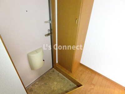 【玄関】 | パレスもみじ | 背の高い下駄箱で靴も収納できます。