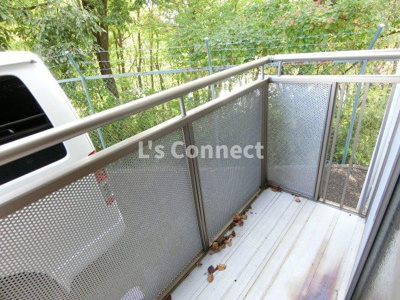 【バルコニー】 | パレスもみじ | 晴れた日には洗濯物もたくさん干せます。