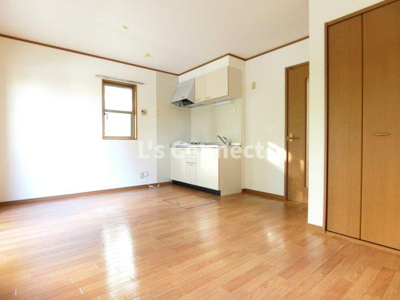 【居間・リビング】 | パレスもみじ | 角部屋で２面に窓があります。