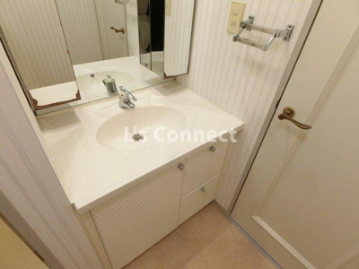 【洗面所】 | 朝日プラザ幸町南アペックスシティ２番館 | 朝の支度もスムーズな独立洗面台。