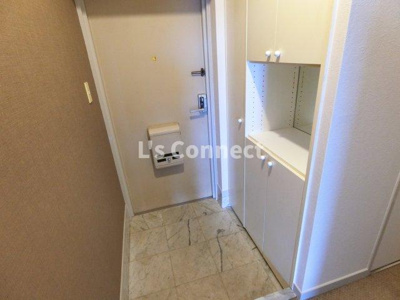 【玄関】 | 朝日プラザ幸町南アペックスシティ２番館 | 背の高い下駄箱で靴も収納できます。