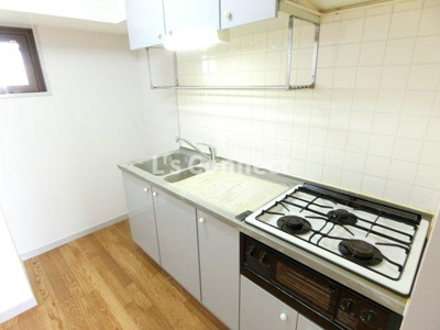 【キッチン】 | 朝日プラザ幸町南アペックスシティ２番館 | ３口ガスコンロのシステムキッチン。