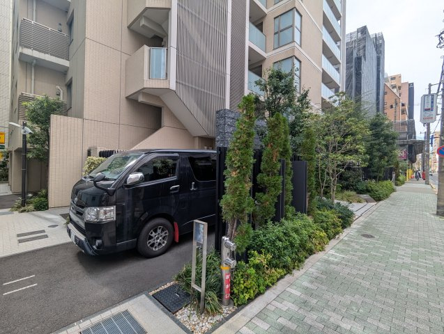 プラウド上野松が谷の駐車場