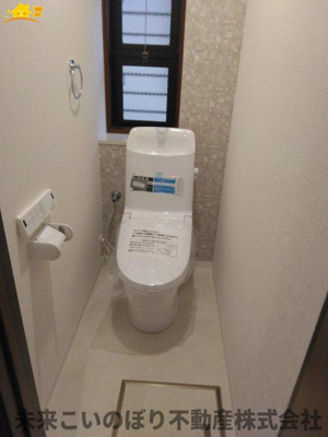 【トイレ】 | 春日部市増田新田中古戸建て | 白を基調とした清潔感のある空間です◎お好みのアレンジでオリジナルの空間に仕上げましょう♪