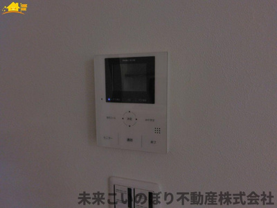 【防犯設備】 | 春日部市増田新田中古戸建て | TVインターフォンは来訪者の確認にとても便利で安心です。
録画システム付きなので、留守時の確認も可能です。
