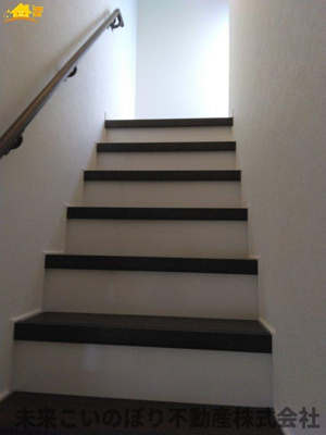 【内装】 | 春日部市増田新田中古戸建て | 階段スペースには手すりがついており安心です