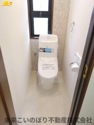 【トイレ】 | 春日部市増田新田中古戸建て | シンプルな機能を搭載したトイレ。家族みんなが使う場所だからこそ清潔にこだわりたいですね。