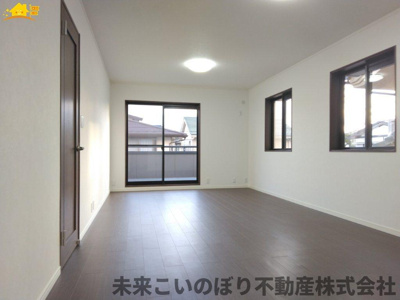 【寝室】 | 春日部市増田新田中古戸建て | 主寝室は大型ベッドもラクラク設置できます♪ゆとりある動線も確保でき、ゆったりとお寛ぎいただけます♪